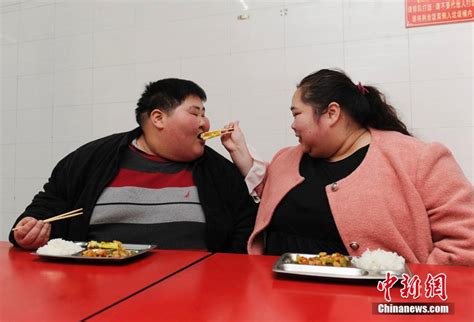 「85後」の極度の肥満夫婦、減量後の夢は親になること 人民網日本語版 人民日報