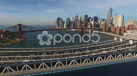 aerial-view-manhattan-bridge-in-new-york-city-camera-moving-to-the-left-stock-footage,-bridge