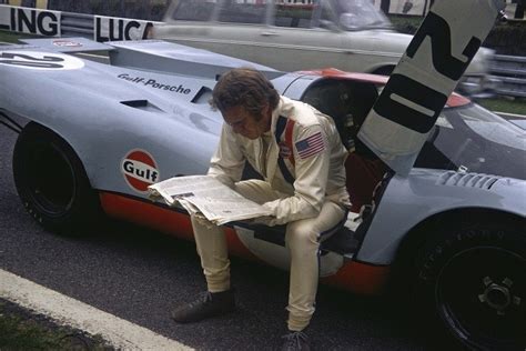 The widow of his rival, who is also his friend, questions. Porsche Driver's Selection: Colección Steve McQueen