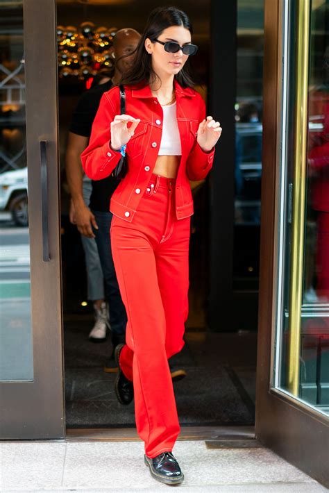 In the past, jenner favored mini dresses, pointed pumps, and strapless outfits. 12 of Kendall Jenner's Top Street Style Looks