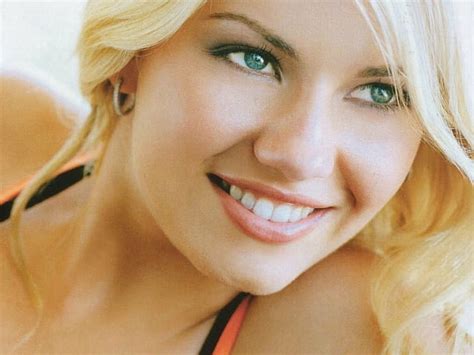 Hd Wallpaper Actresses Elisha Cuthbert Portrait Looking At Camera