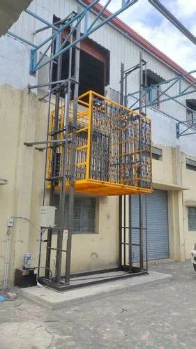 30 Feet Material Handling Lift For Warehouses Capacity 1 2 Ton At Rs
