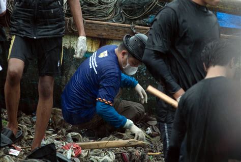 KNPI Lampung Dan RPL Berkolaborasi Dengan Masyarakat Bersihkan Pantai