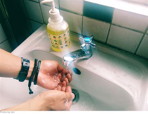 ﻿kebanyakan orang, mungkin juga anda, malas untuk cuci tangan sebelum makan. Cuci Tangan sebelum Makan | LBI