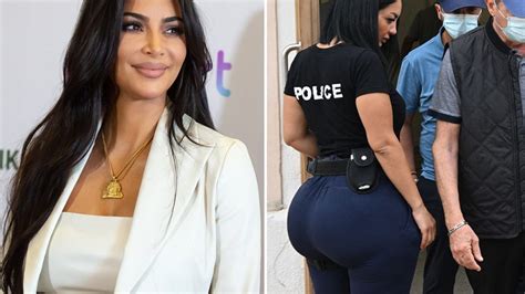 Policewoman Looks Like Kim Kardashian People Begging Arrested