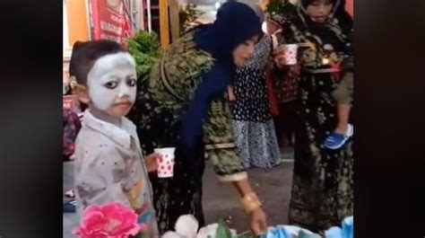 Ngakak Viral Bocah Datang Ke Kondangan Bedak Tebal Dan Celak Tuai