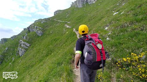 Sotto la sua direzione il locale cresce mantenendo intatti. Monte due mani con bambini. Giro ad anello e bivacco.