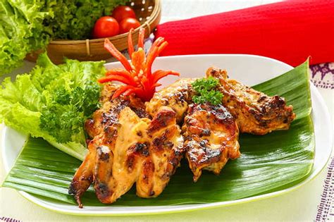 Bahan utama membuat sate daging bumbu rujak: Ayam Bakar Bumbu Rujak | Resep dari Dapur KOBE