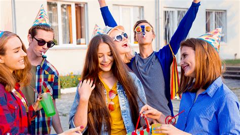 36 Fun Party Games For Teens And Tweens Theyll Actually Love