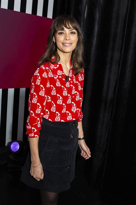 Noi donne ci fingiamo deboli per non oscurare i maschi la quietud: BERENICE BEJO at Clique Show Recording in Paris 02/11/2020 ...