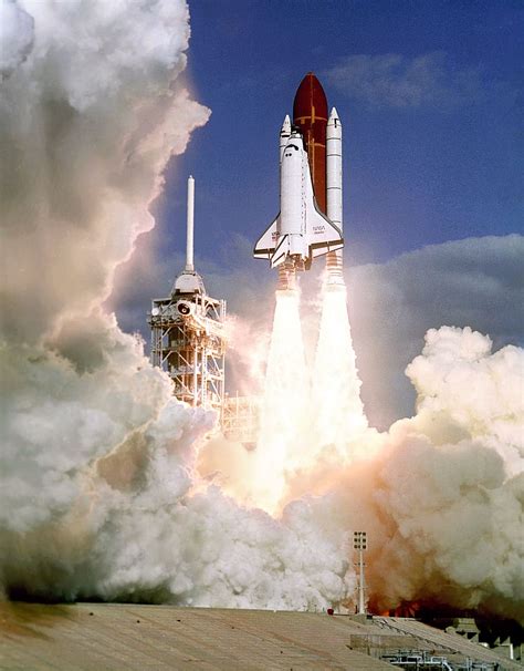 Lanzamiento Del Transbordador Espacial Atlantis Despegue Cohete