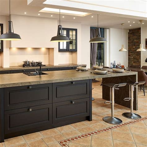 Our kitchens are as individual as the people that use them. Schüller Küche in onyxschwarz samtmatt | Schüller küchen ...