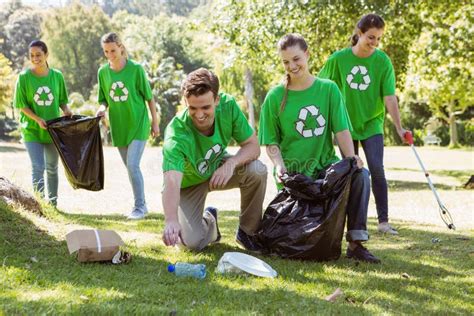 3138 People Picking Up Trash Stock Photos Free And Royalty Free Stock