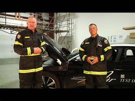 Training minutes: electric vehicle hazards