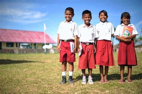 Siswa Sekolah Dasar Indonesia Mengajar Learning A Life