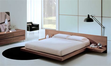 Contemporary bedroom furniture is one of the good bedroom elements that you can choose to besides the design of contemporary bedroom furniture which is simple and does not have too. Chic Italian Bedroom Furniture Selections