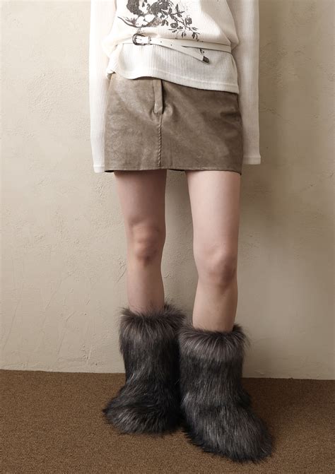 百合 Crack Leather Mini Skirt Beige