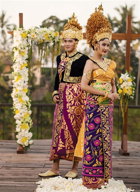 38 Awesome Indonesian Tribal Wedding Costumes