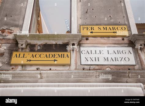 Famous Street Signs In Venice Italy Stock Photo Alamy