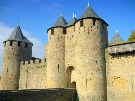 top 10 most beautiful medieval castles of france french moments