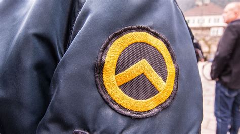 The current status of the logo is active, which means the logo is currently. "Identitäre Bewegung": Rechtsextremistische Aktion gegen ...