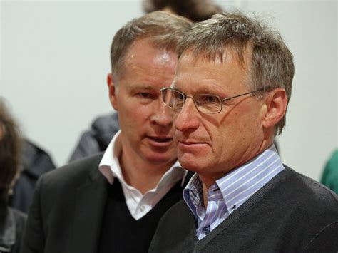 Samma führt den ganzen tag vor auf der messe und rockt auf der trompete. Sammer freut sich auf Reschke - Can-Deal fix | Bundesliga - kicker