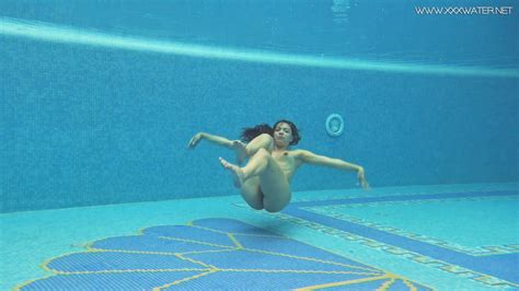 Sazan Cheharda Underwatershow Sexy Stripping Xxx Porno