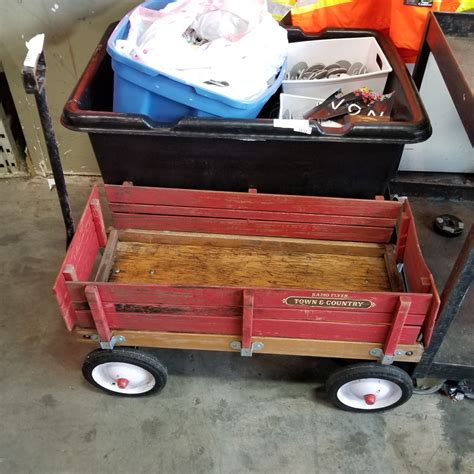 Town And Country Radio Flyer Wooden Wagon Big Valley Auction