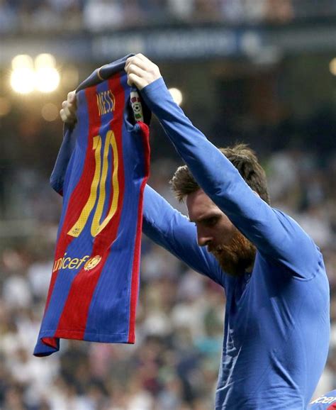 Messi Silenció El Bernabéu Y Mostró A La Afición Su Jersey 23 Abril