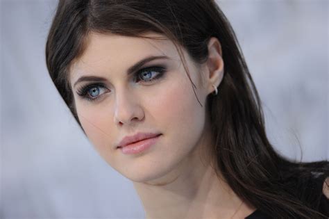 I find women with brown hair and brown eyes to be amazingly beautiful although it does depend on there overall i personaly have brown eyes and brown hair and i think i am very beautiful inside and out. Alexandra Daddario, Blue Eyes, Brunette, Women Wallpapers ...