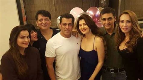 Salman Khan Throws Birthday Bash For Sangeeta Bijlani Iulia Vantur