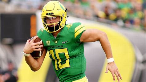 (oregon duck) russ isabella, (oklahoma) kevin jairaj; College football players who will dominate the 2020 NFL ...
