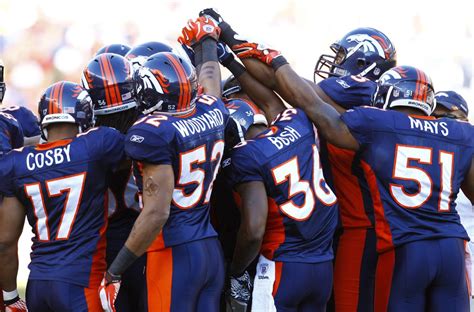 Defense Get Into A Team Huddle During An Nfl Game Against The New