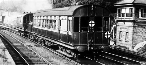 Glc Lbscr 2 Coach Motor Train Passing Balham Intermediat Flickr