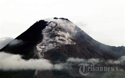 gunung merapi kembali meletus semburkan lava dan awan panas foto 5 1872976