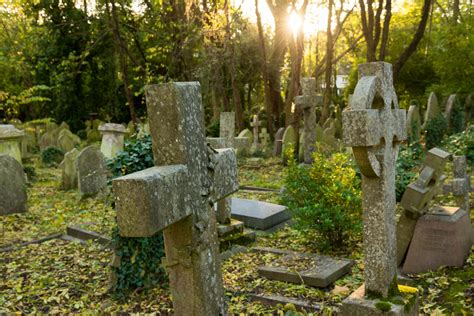 Explore More Of Londons Famous Highgate Cemetery Without A Guide