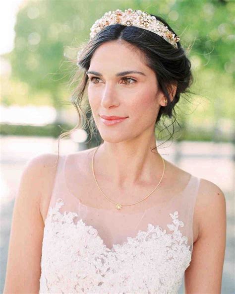 The Best Hairstyles For Brides Who Love A Middle Part Bride