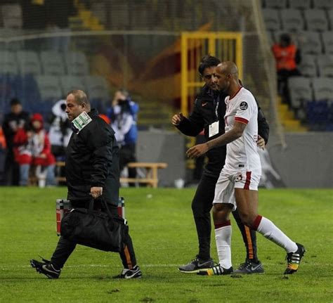 Üstel, 'siyahilere niye 'pis zenci' deyip duruyorsun ki? Başakşehir-Galatasaray maçı twitter'ı salladı - Galeri - Spor