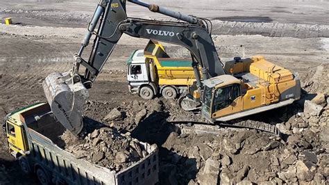 Volvo Ec700c Excavator Loading Trucks Youtube