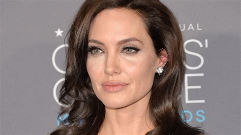 Angelina Jolie Discusses Her Decision To Remove Her Ovaries In New York Times Op Ed Vanity Fair