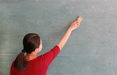 Asian Teacher Erases On Blackboard With Board Eraser In Classroom Education Concept Zdjęcie