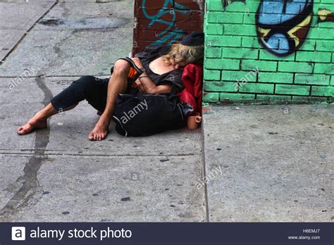 Homeless Woman Stockfotos Und Bilder Kaufen Alamy