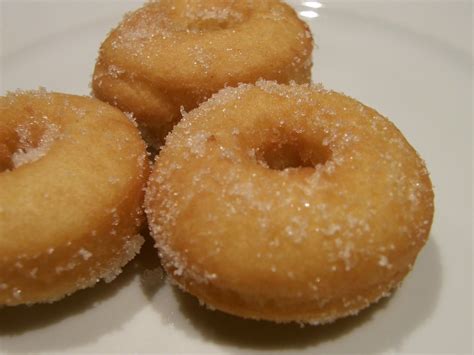 Donut ini memerlukan teknik untuk menghasilkan donut yang gebu dan lazat. Resepi Donut Gebu dan Lembut - Satu Resepi