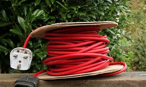 Do Extension Cords Use Electricity When Plugged In