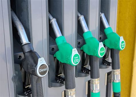 Airinc global petrol price tracker. Big petrol price drop for October: What will it cost to ...