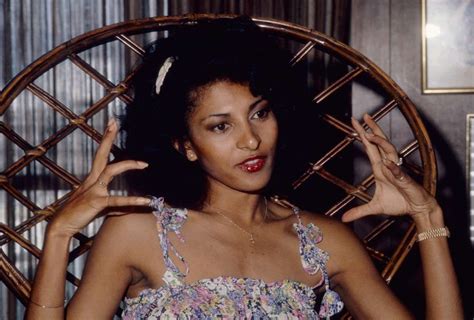 Pin By Latina Plus On Pam Grier With Images Foxy Brown Pam Grier