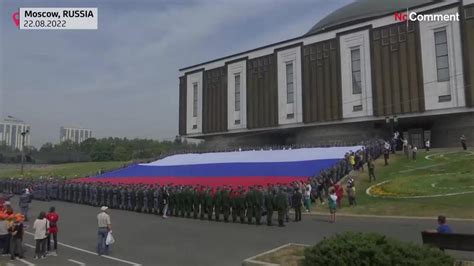 Russians Celebrate National Flag Day