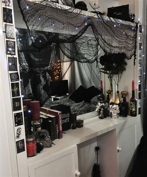 25 Inspiring Gothic Bedroom Idea To Try For The Next Halloween