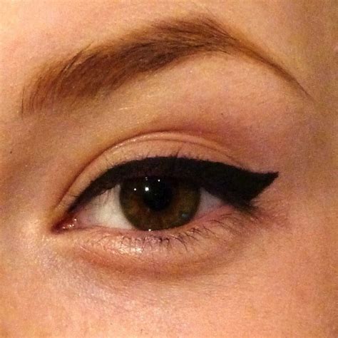 How To Master The Angelina Jolie Cat Eye Liner Look Cat Eyeliner Cat