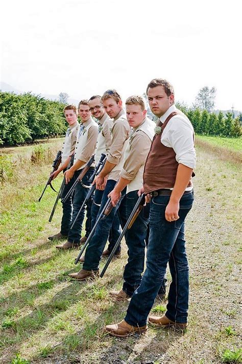 Jj's house knows that brides and grooms are looking for their best wedding, but that they're also probably on a budget. 18 Awesome Wedding Photos with Groomsmen That You Can't ...